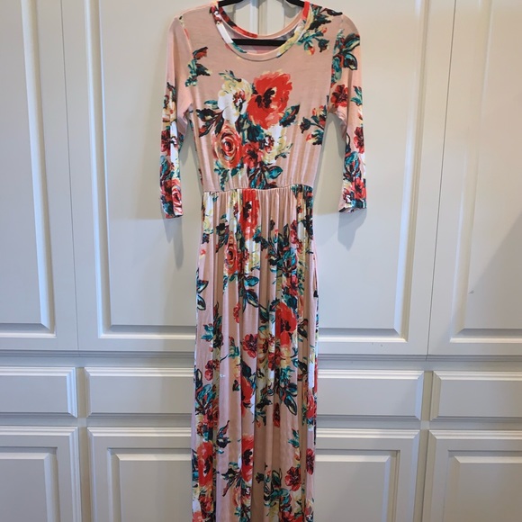 Dresses & Skirts - Peach Floral Maxi Dress